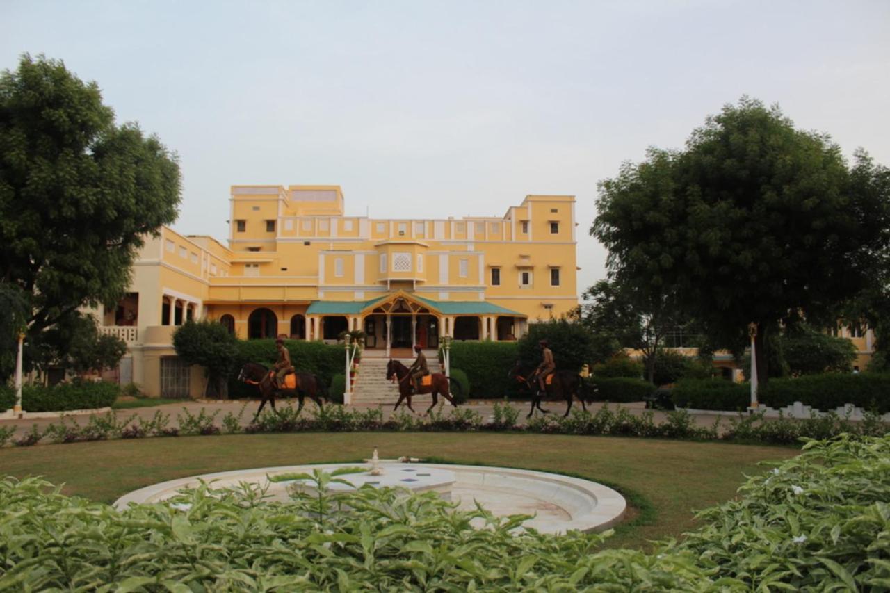 ループ ニワス コティ ホテル Nawalgarh エクステリア 写真
