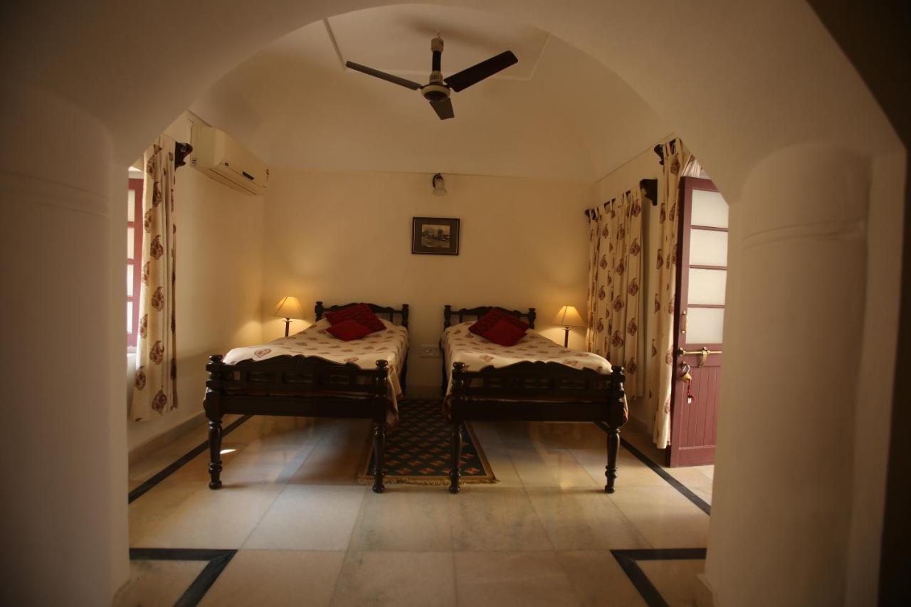 ループ ニワス コティ ホテル Nawalgarh エクステリア 写真