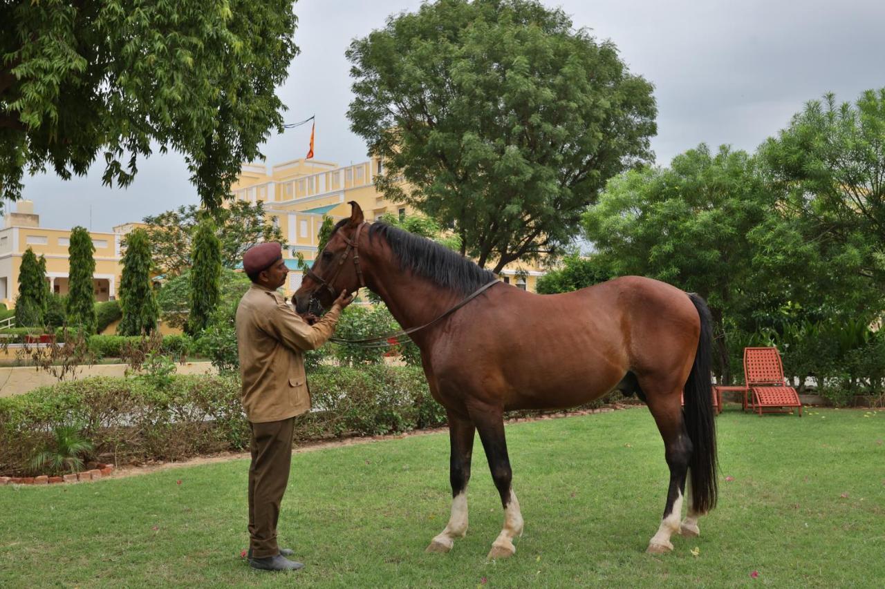 ループ ニワス コティ ホテル Nawalgarh エクステリア 写真
